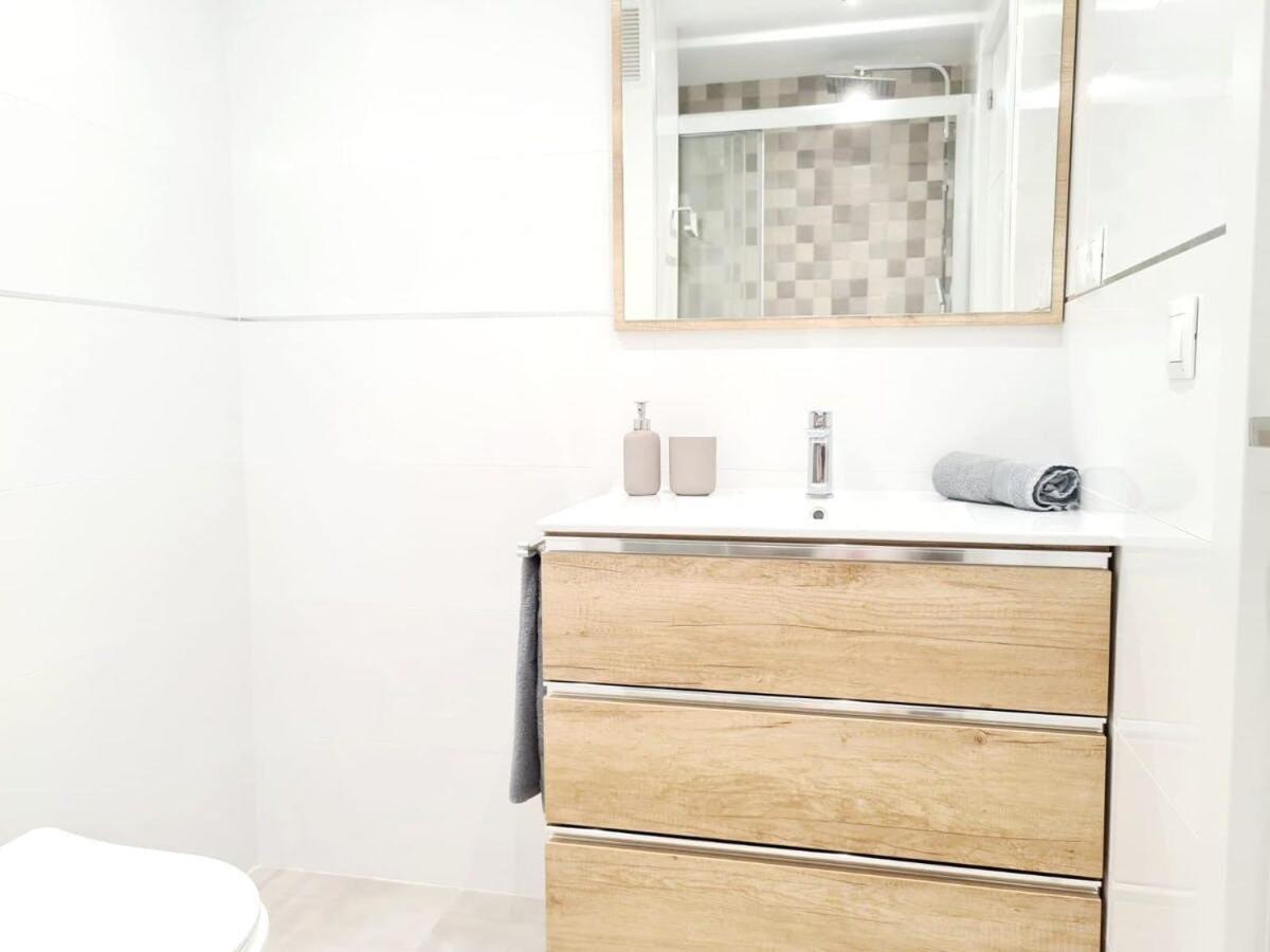 Apartamento Moderno Y Con Estilo En La Carihuela Torremolinos Eksteriør bilde